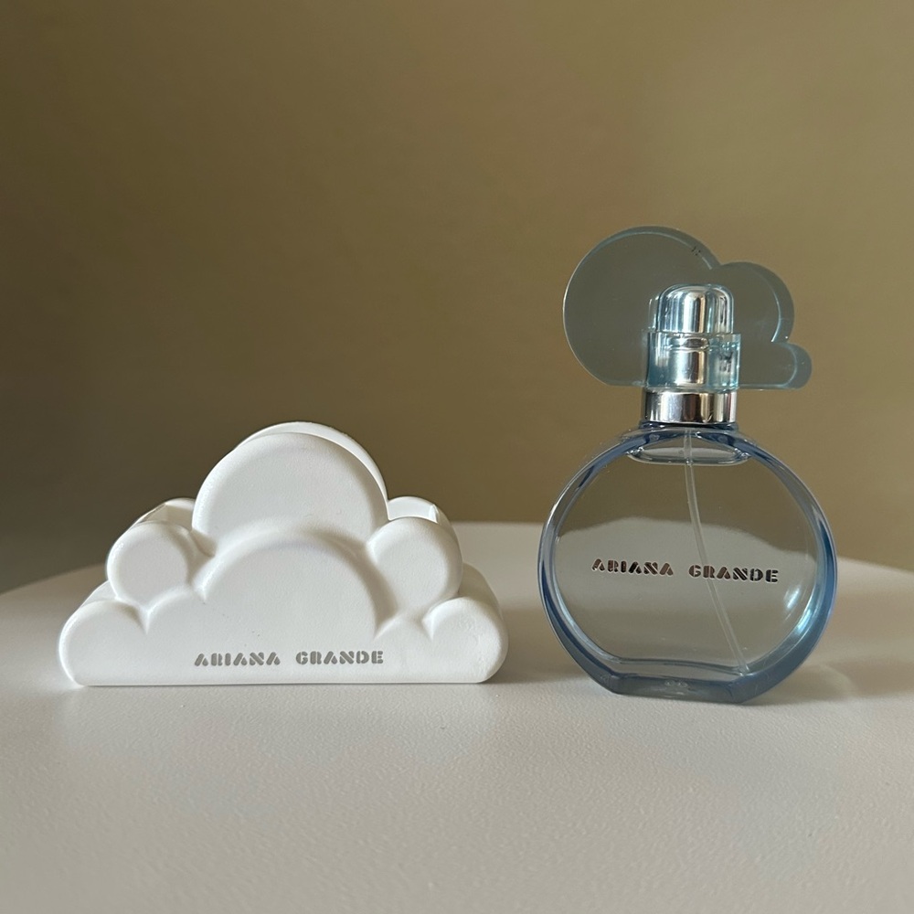 SOLD Ariana Grande Cloud Eau de Parfum 1 oz like new without box